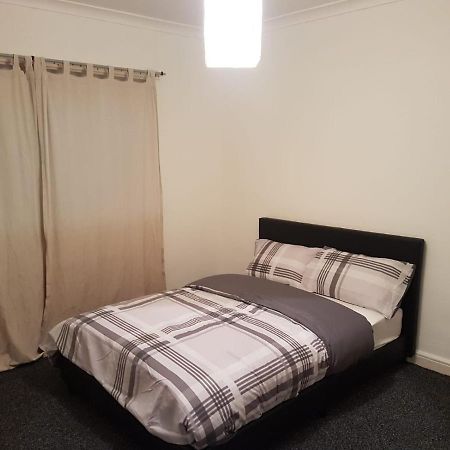 Budget House In Gants Hill Bed & Breakfast Ilford Luaran gambar
