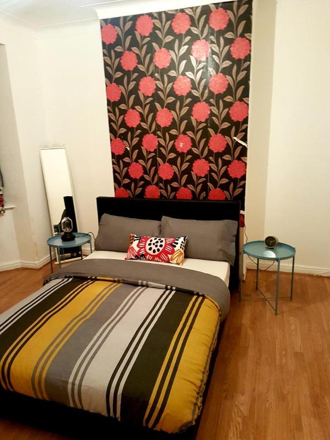 Budget House In Gants Hill Bed & Breakfast Ilford Luaran gambar