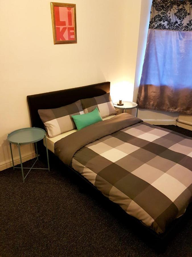 Budget House In Gants Hill Bed & Breakfast Ilford Luaran gambar