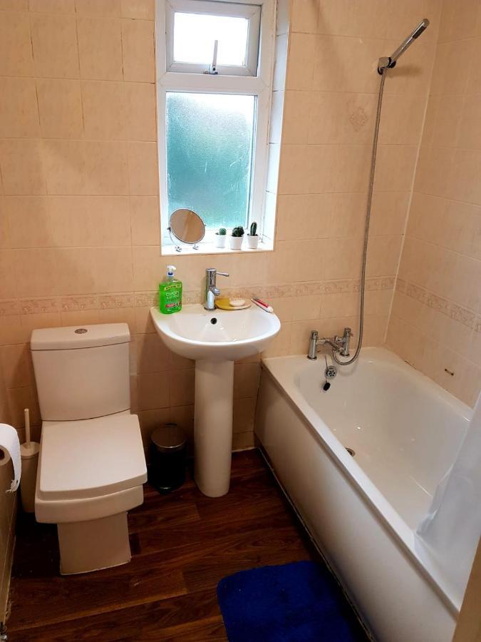 Budget House In Gants Hill Bed & Breakfast Ilford Luaran gambar