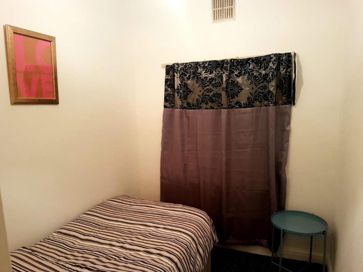 Budget House In Gants Hill Bed & Breakfast Ilford Luaran gambar