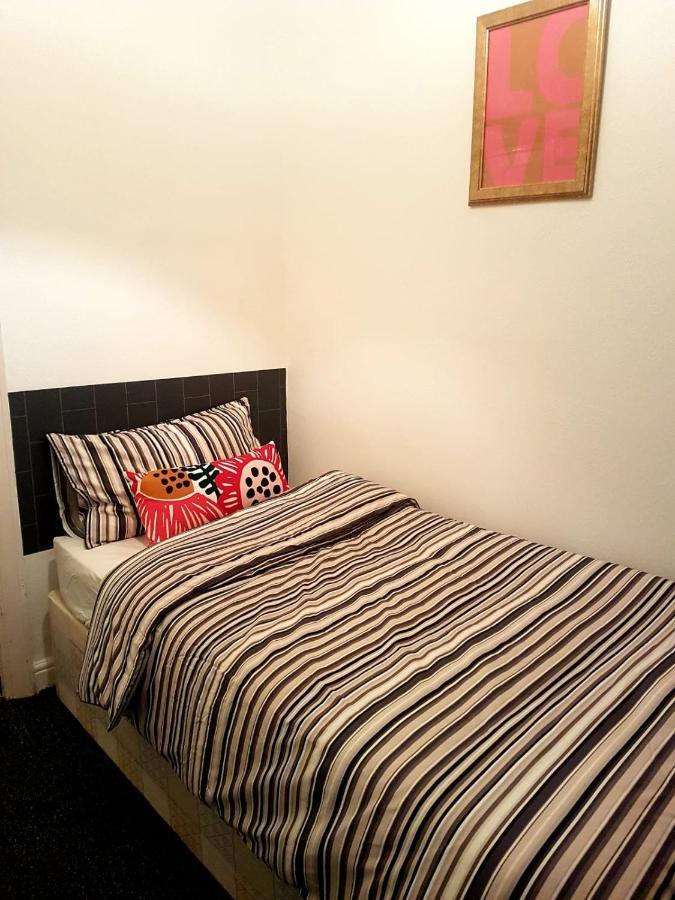 Budget House In Gants Hill Bed & Breakfast Ilford Luaran gambar