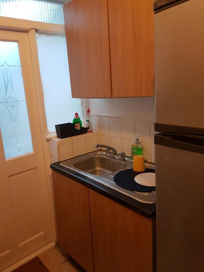 Budget House In Gants Hill Bed & Breakfast Ilford Luaran gambar