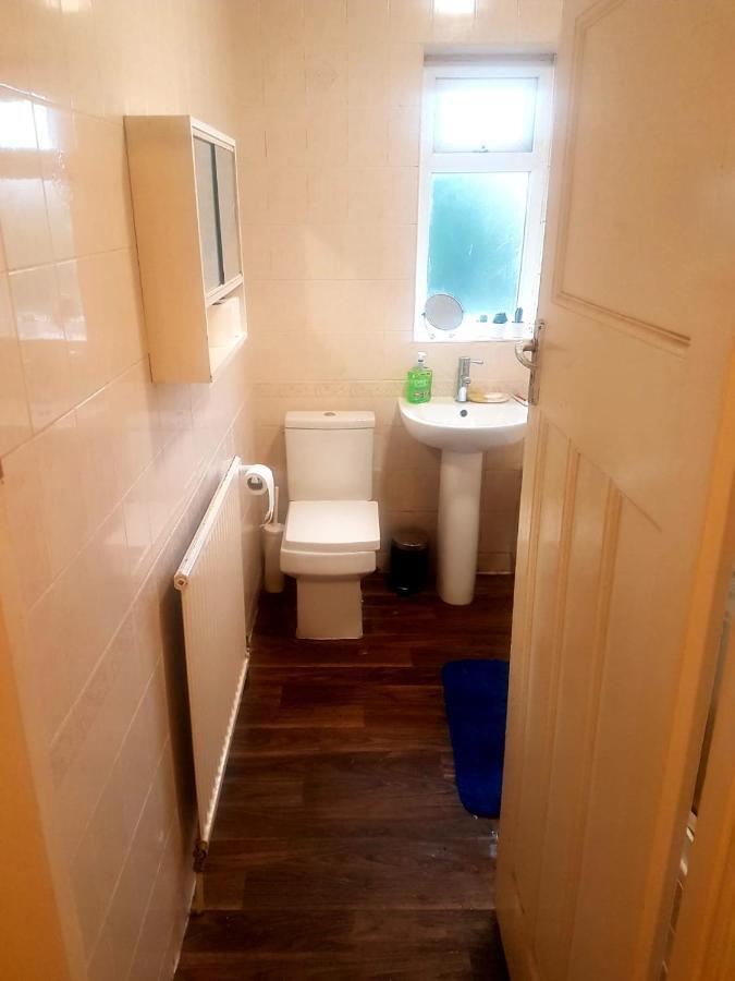 Budget House In Gants Hill Bed & Breakfast Ilford Luaran gambar