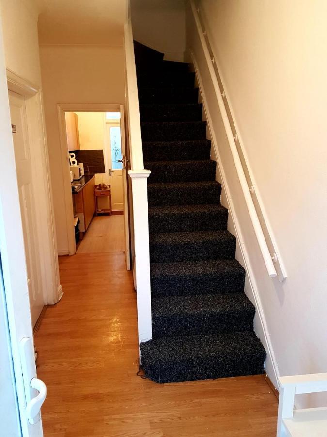 Budget House In Gants Hill Bed & Breakfast Ilford Luaran gambar